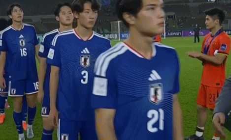 开云体育保障-中国U23赛后1举动获日本球迷大赞：中国足球没那么糟糕！|中国队|日本足球|中国男足|球员|日本队_新浪体育_新浪新闻