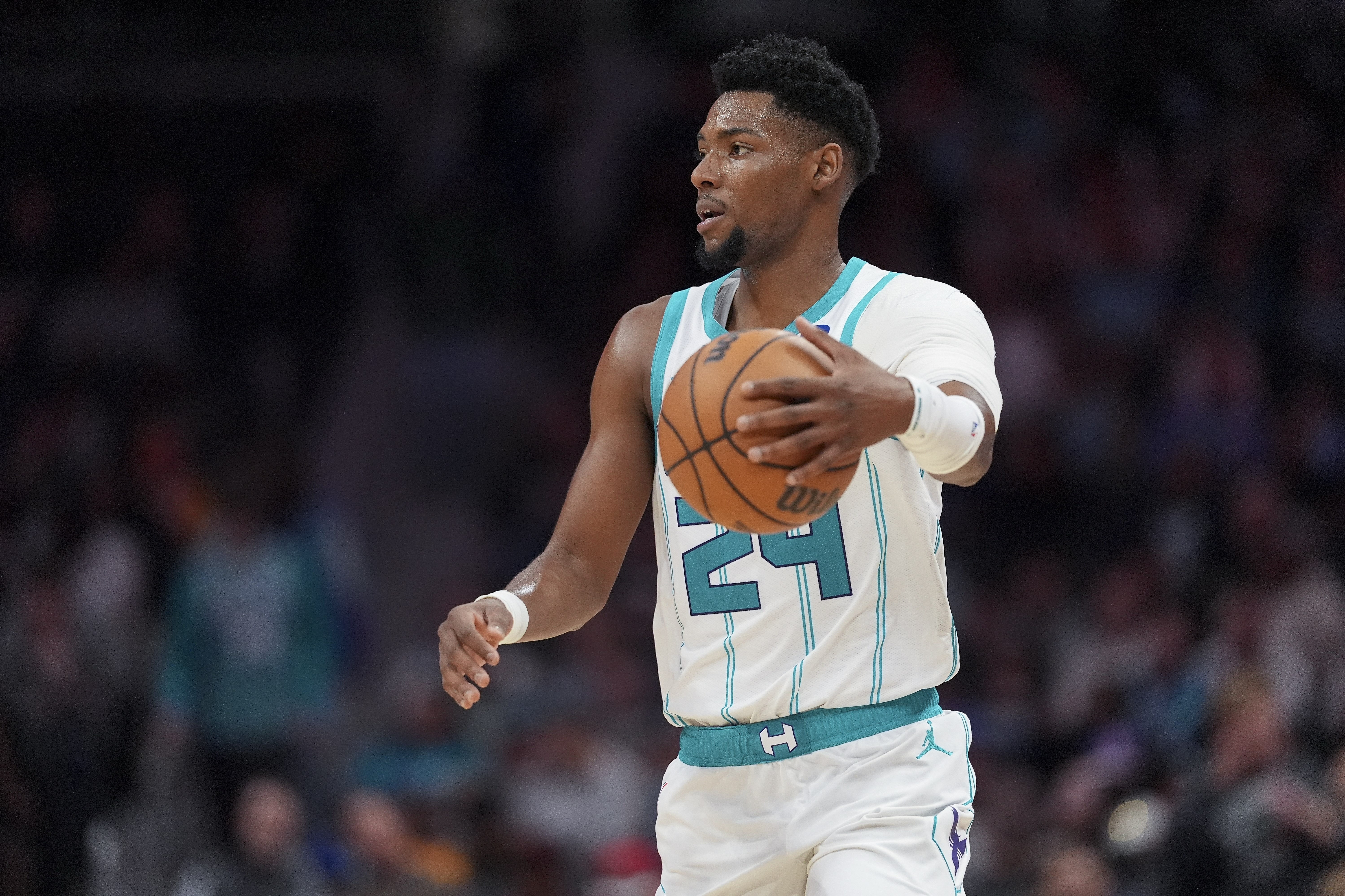 开云体育保障-手感好得多攻！布兰登·米勒打满首节 5中5&amp;三分3中3轰下16分！